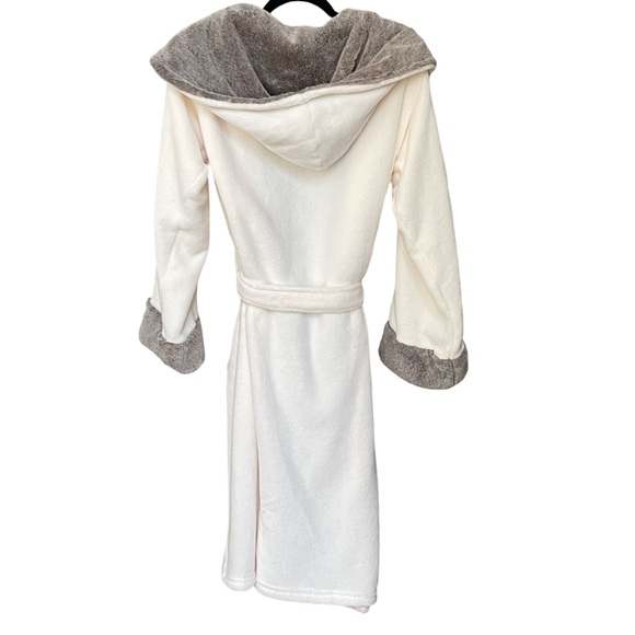 HOODED PLUSH ROBE - Picture 5 of 7